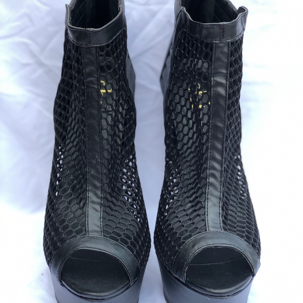 Shoes - Picture 3 of 4
